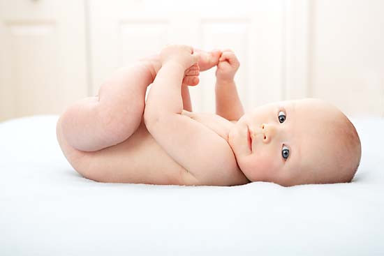 Xúc giác – tiêu chí quan trọng ở trẻ sơ sinh: Theo các chuyên gia tâm lý thì xúc giác (có khả năng nhận thức sự vật hoặc đặc tính của chúng bằng cách sờ nắm) đích thực là tiêu chí vô cùng quan trọng trong đời trẻ, giúp chúng cảm thấy an toàn hơn, được che chở và không thấy sợ hãi.