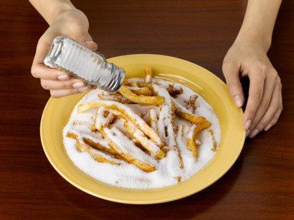 Thực phẩm chứa chì: Những thực phẩm có chứa chì như: bỏng ngô, bỏng gạo, trứng muối… không nên ăn nhiều vì nó không tốt cho sức khỏe. Nó có thể làm giảm tác dụng của sắt, canxi và kẽm trên hệ thống thần kinh của não. Thực phẩm chứa chì: Những thực phẩm có chứa chì như: bỏng ngô, bỏng gạo, trứng muối… không nên ăn nhiều vì nó không tốt cho sức khỏe. Nó có thể làm giảm tác dụng của sắt, canxi và kẽm trên hệ thống thần kinh của não.