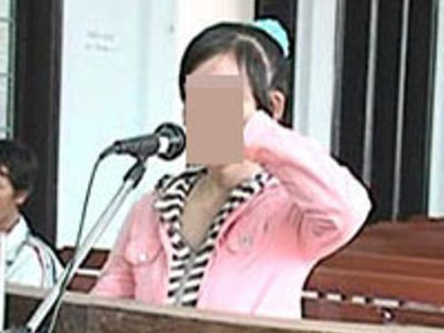 Bị cáo H.T.L.C. (25 tuổi) bị phạt 20 tháng tù về tội cố ý gây thương tích do cắt của quý ông xã