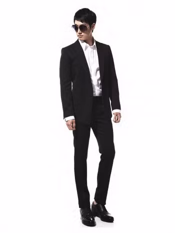 Những bộ vest sẽ trở nên hữu dụng cho chàng khi đến văn phòng trong không khí ẩm ướt của những ngày tháng 7.