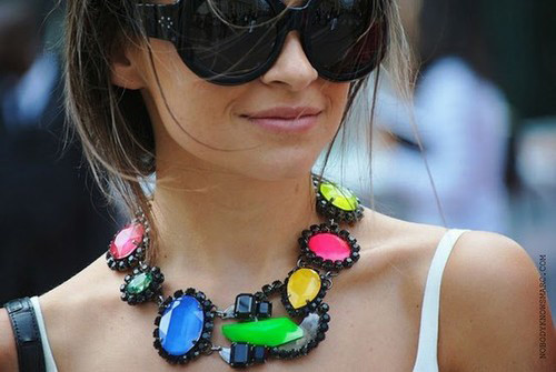 Các tín đồ thời trang trên khắp thế giới đã mau chóng cập nhật và lăng xê kiểu mốt độc đáo ấn tượng này. Các tín đồ thời trang trên khắp thế giới đã mau chóng cập nhật và lăng xê kiểu mốt độc đáo ấn tượng này.