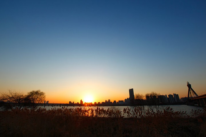 Luôn luôn chào đón một buổi sáng với đồng nghiệp bằng một nụ cười sẽ biến nơi làm việc của bạn được thoải mái hơn. Luôn luôn chào đón một buổi sáng với đồng nghiệp bằng một nụ cười sẽ biến nơi làm việc của bạn được thoải mái hơn.