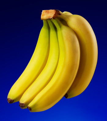 Chuối: Chuối có tập trung lượng trytophan và serotonin cao, đặc biệt là kali - chất điện phân ngăn ngừa mất canxi của cơ thể. Mỗi ngày bạn ăn một trái chuối là đủ.
