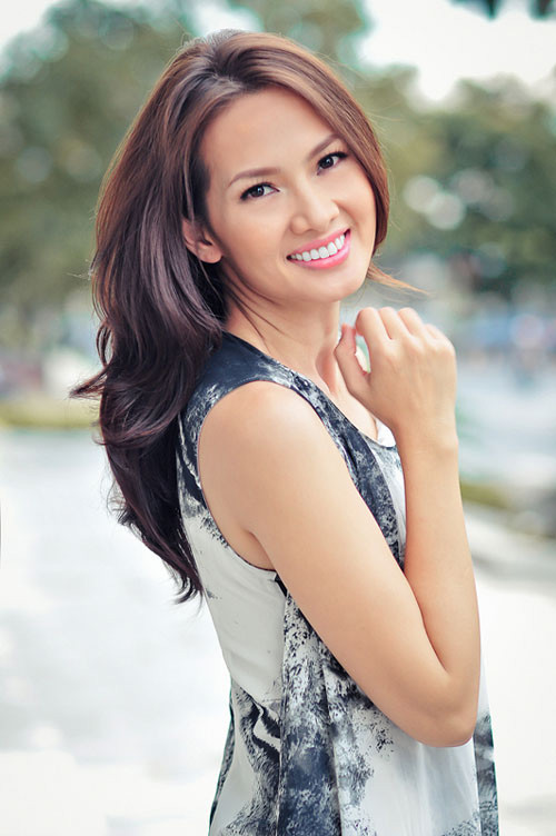 Người đẹp Anh Thư sở hữu chiếc cằm chẻ tự nhiên, cuốn hút . Người đẹp Anh Thư sở hữu chiếc cằm chẻ tự nhiên, cuốn hút .