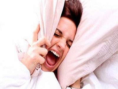 Tật nghiến răng: Nghiến răng là hoạt động cơ - thần kinh vô thức. Theo ước tính, chỉ khoảng 5% trường hợp nghiến răng biết tình trạng của mình khi vợ/chồng họ phát hiện âm thanh lạ hoặc nha sĩ phát hiện ra vết mòn trên răng. Tật nghiến răng: Nghiến răng là hoạt động cơ - thần kinh vô thức. Theo ước tính, chỉ khoảng 5% trường hợp nghiến răng biết tình trạng của mình khi vợ/chồng họ phát hiện âm thanh lạ hoặc nha sĩ phát hiện ra vết mòn trên răng.