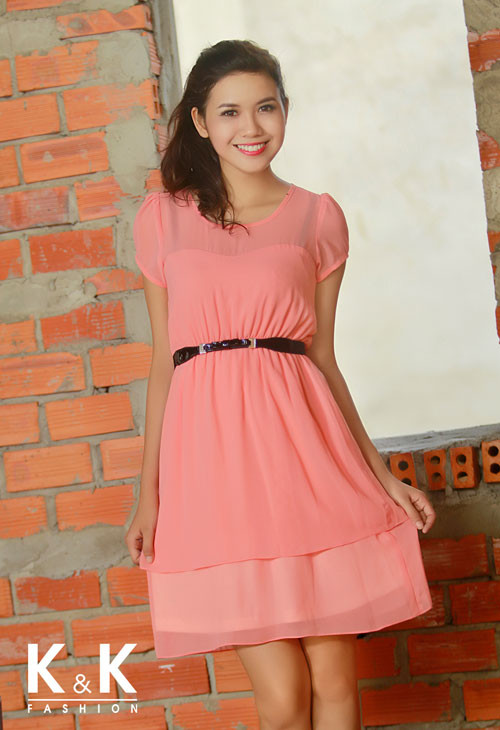 Đầm đồng màu phối phụ kiện thắt lưng tông màu sẫm đang rất thịnh trong style thời trang công sở, các mẫu thiết kế này sẽ giúp cho phái đẹp có lựa chọn thích hợp và tôn thêm ưu điểm vóc dáng của mình, lại vừa thanh lịch, trẻ trung và hiện đại. Đầm đồng màu phối phụ kiện thắt lưng tông màu sẫm đang rất thịnh trong style thời trang công sở, các mẫu thiết kế này sẽ giúp cho phái đẹp có lựa chọn thích hợp và tôn thêm ưu điểm vóc dáng của mình, lại vừa thanh lịch, trẻ trung và hiện đại.