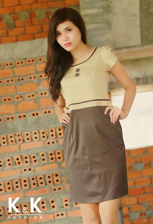 Không rực rỡ sắc màu, không rườm rà chi tiết, với sự phối màu tinh tế vàng - nâu tạo nên những cảm nhận mới lạ về một vẻ đẹp thuần khiết, sang trọng. Không rực rỡ sắc màu, không rườm rà chi tiết, với sự phối màu tinh tế vàng - nâu tạo nên những cảm nhận mới lạ về một vẻ đẹp thuần khiết, sang trọng.