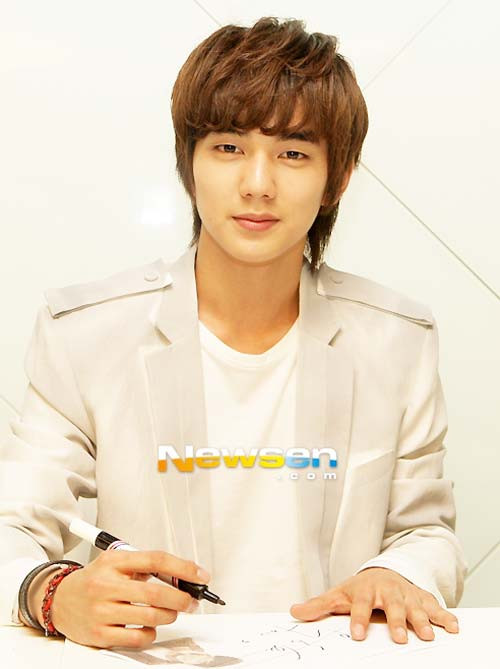 Năm nay mới chỉ 19 tuổi, trong tương lai, chàng mỹ nam này sẽ còn tiến xa hơn nữa. Năm nay mới chỉ 19 tuổi, trong tương lai, chàng mỹ nam này sẽ còn tiến xa hơn nữa.