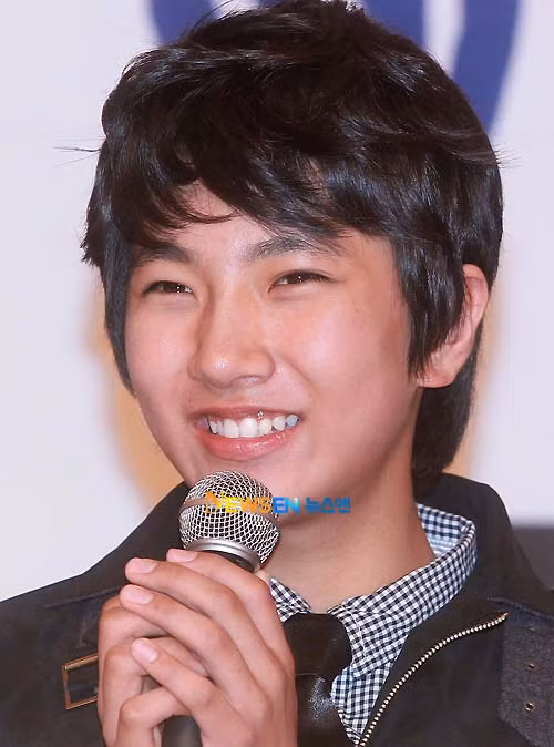 Cậu bé hứa hẹn sẽ là mỹ nam bổ sung cho nguồn diễn viên nam hớp hồn toàn bộ thiếu nữ và phụ nữ châu Á trong thời gian tới.