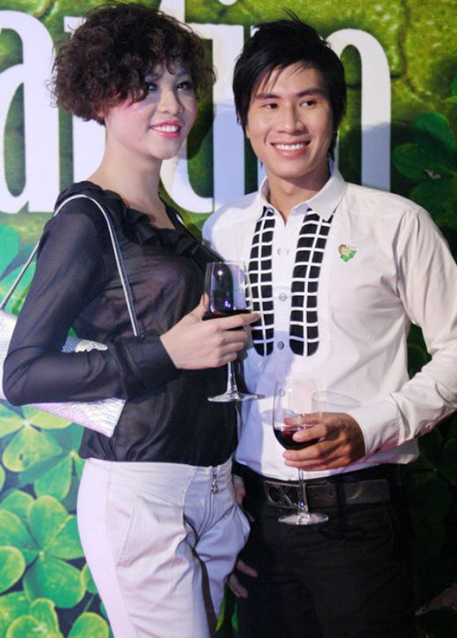 Đàm Thu Trang và mái tóc xoăn tít thu hút được rất nhiều ánh nhìn. Đàm Thu Trang và mái tóc xoăn tít thu hút được rất nhiều ánh nhìn.