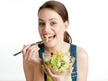 Theo đó, nếu mới ăn trước khi tập luyện, thức ăn không được tiêu hóa hết sẽ gây đau dạ dày và tiêu chảy. Xem thêm:7 loại thực phẩm giúp bạn trẻ lâu hơn