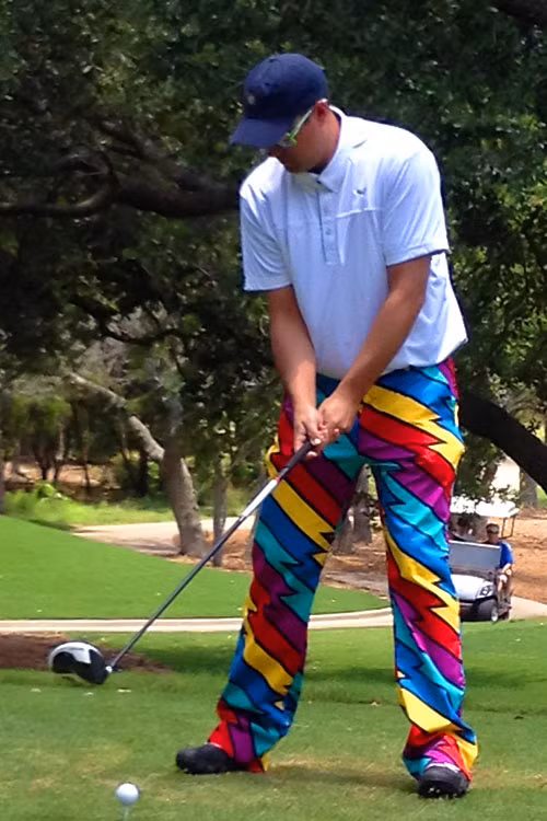 Trước đây vì cách in họa tiết chưa ấn tượng nên quần tia sét chưa được lòng giới trẻ.