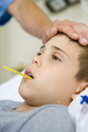 Nhiễm khuẩn hệ thống thận - tiết niệu: Viêm bàng quang, viêm mủ bể thận, viêm cầu thận cấp. Người bệnh có biểu hiện tiểu buốt, tiểu rắt, tiểu ít, nước tiểu đục hay hồng, có phù, đau vùng thắt lưng. Cần xét nghiệm nước tiểu, xét nghiệm máu, kiểm tra chức năng thận, siêu âm, chụp X-quang vùng thận - tiết niệu. Nhiễm khuẩn hệ thống thận - tiết niệu: Viêm bàng quang, viêm mủ bể thận, viêm cầu thận cấp. Người bệnh có biểu hiện tiểu buốt, tiểu rắt, tiểu ít, nước tiểu đục hay hồng, có phù, đau vùng thắt lưng. Cần xét nghiệm nước tiểu, xét nghiệm máu, kiểm tra chức năng thận, siêu âm, chụp X-quang vùng thận - tiết niệu.