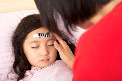 Nhiễm khuẩn ở gan mật: Viêm đường mật, áp-xe gan, viêm gan do virus. Thường kèm theo sốt, vàng da, vàng mắt, đau vùng gan. Nhiễm khuẩn ở gan mật: Viêm đường mật, áp-xe gan, viêm gan do virus. Thường kèm theo sốt, vàng da, vàng mắt, đau vùng gan.