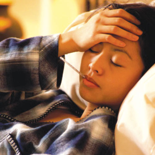 Nhiễm khuẩn màng não: Có sốt, nôn, nhức đầu. Có khi co giật, liệt nửa người, hôn mê. Viêm màng não là bệnh nguy hiểm, dẫn đến những hậu quả nặng nề không chỉ cho trẻ em mà còn cho cả người lớn. Bệnh gây tử vong nhanh nếu không điều trị kịp thời. Nhiễm khuẩn màng não: Có sốt, nôn, nhức đầu. Có khi co giật, liệt nửa người, hôn mê. Viêm màng não là bệnh nguy hiểm, dẫn đến những hậu quả nặng nề không chỉ cho trẻ em mà còn cho cả người lớn. Bệnh gây tử vong nhanh nếu không điều trị kịp thời.