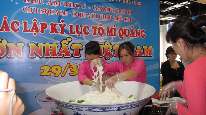 Số lượng mì dùng để làm ra bát mì kỉ lục này lên tới 30kg Số lượng mì dùng để làm ra bát mì kỉ lục này lên tới 30kg