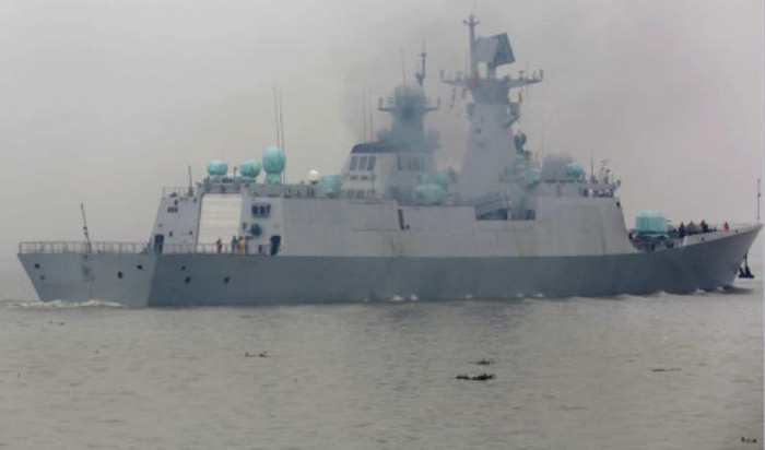 Hình ảnh này được dân mạng cho là tàu hộ vệ Tương Đàm số hiệu 531 Type 054A đang chạy thử, dự kiến sẽ trang bị cho Hạm đội Đông Hải vào đầu năm 2016 (nguồn mạng sina Trung Quốc)