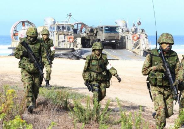 Lực lượng chi viện phía sau Lực lượng Phòng vệ Nhật Bản lần đầu tiên tham gia diễn tập "Dawn Blitz-2015" Lực lượng chi viện phía sau Lực lượng Phòng vệ Nhật Bản lần đầu tiên tham gia diễn tập "Dawn Blitz-2015"