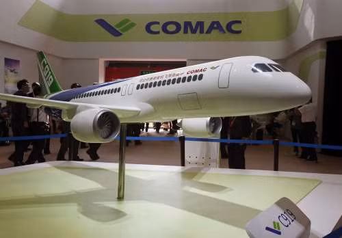 Mô hình máy bay chở khách cỡ lớn C919 Trung Quốc