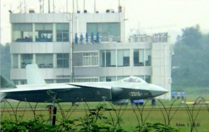 Máy bay chiến đấu J-20 số hiệu 2016 Trung Quốc (nguồn mạng sina Trung Quốc) Máy bay chiến đấu J-20 số hiệu 2016 Trung Quốc (nguồn mạng sina Trung Quốc)