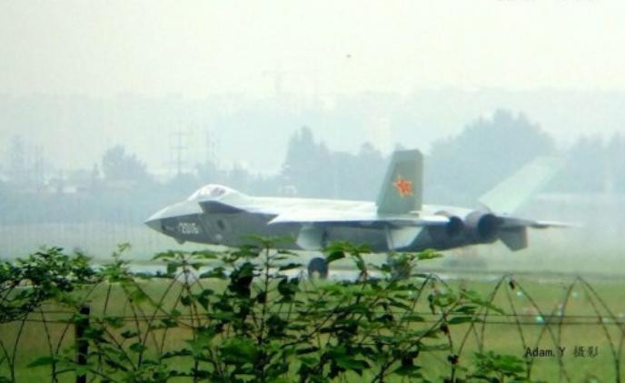 Máy bay chiến đấu J-20 số hiệu 2016 Trung Quốc (nguồn mạng sina Trung Quốc) Máy bay chiến đấu J-20 số hiệu 2016 Trung Quốc (nguồn mạng sina Trung Quốc)