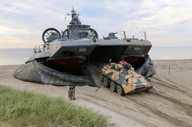 Tàu đổ bộ đệm khí lớp Zurb Nga tiến hành diễn tập đổ bộ (ảnh tư liệu, nguồn Tin tức Tham khảo, Trung Quốc) Tàu đổ bộ đệm khí lớp Zurb Nga tiến hành diễn tập đổ bộ (ảnh tư liệu, nguồn Tin tức Tham khảo, Trung Quốc)
