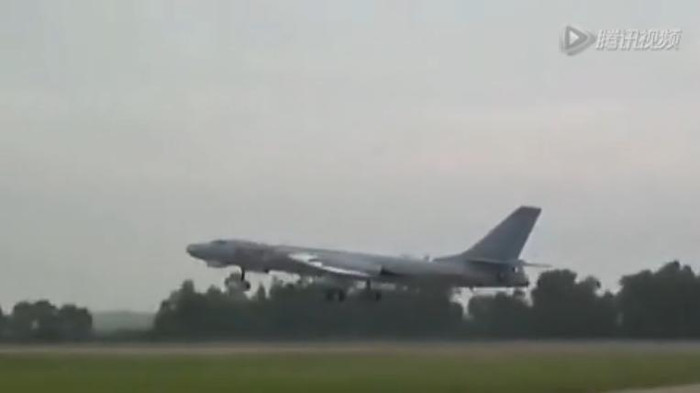 Tháng 7 năm 2015, Quân đội Trung Quốc tập trận quy mô lớn ở Biển Đông, răn đe vũ lực đối với láng giềng