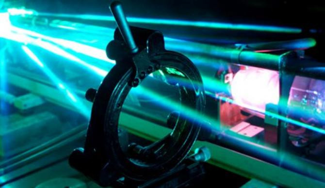 Hình ảnh vũ khí laser kèm theo bài viết (nguồn báo Nhân Dân, TQ) Hình ảnh vũ khí laser kèm theo bài viết (nguồn báo Nhân Dân, TQ)