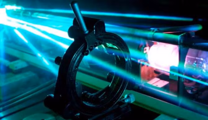 Hình ảnh vũ khí laser kèm theo bài viết (nguồn báo Nhân Dân, TQ)