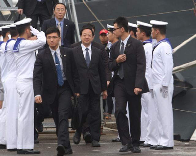 Viện trưởng Viện Hành pháp Đài Loan Giang Nghi Hoa tại cảng Cơ Long Viện trưởng Viện Hành pháp Đài Loan Giang Nghi Hoa tại cảng Cơ Long