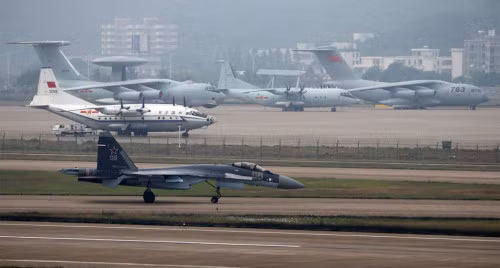 Máy bay chiến đấu Su-35 bay biểu diễn ở Triển lãm hàng không Chu Hải 2014 Trung Quốc