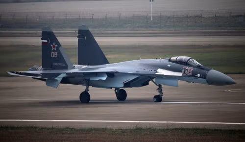 Máy bay chiến đấu Su-35 bay biểu diễn ở Triển lãm hàng không Chu Hải 2014 Trung Quốc