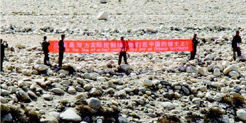 Quân đội Trung Quốc xâm nhập lãnh thổ Ấn Độ (ảnh tư liệu) Quân đội Trung Quốc xâm nhập lãnh thổ Ấn Độ (ảnh tư liệu)