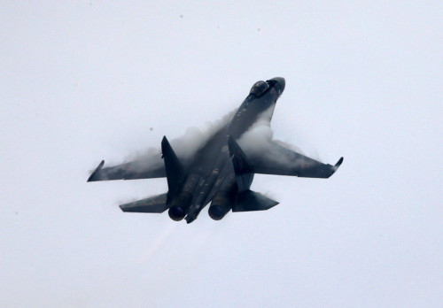 Máy bay chiến đấu Su-35 bay biểu diễn ở Triển lãm hàng không Chu Hải 2014 Trung Quốc Máy bay chiến đấu Su-35 bay biểu diễn ở Triển lãm hàng không Chu Hải 2014 Trung Quốc