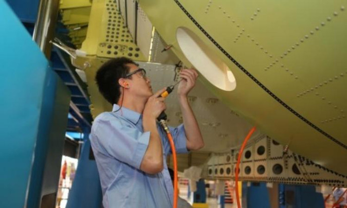 Chiếc máy bay chở khách C919 đầu tiên của Trung Quốc lắp ráp Chiếc máy bay chở khách C919 đầu tiên của Trung Quốc lắp ráp