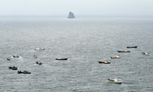 Báo Nhật: Tàu cá Trung Quốc đánh bắt, khai thác trộm và xâm nhập lãnh hải Nhật Bản có quy mô lớn Báo Nhật: Tàu cá Trung Quốc đánh bắt, khai thác trộm và xâm nhập lãnh hải Nhật Bản có quy mô lớn