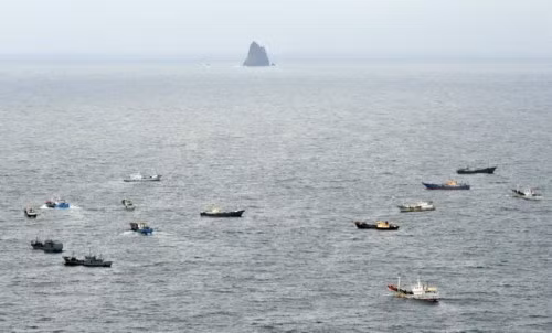 Báo Nhật: Tàu cá Trung Quốc đánh bắt, khai thác trộm và xâm nhập lãnh hải Nhật Bản có quy mô lớn Báo Nhật: Tàu cá Trung Quốc đánh bắt, khai thác trộm và xâm nhập lãnh hải Nhật Bản có quy mô lớn