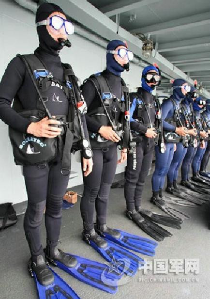 Người nhái vũ trang đầy đủ (nguồn Thời báo Hoàn Cầu, TQ)