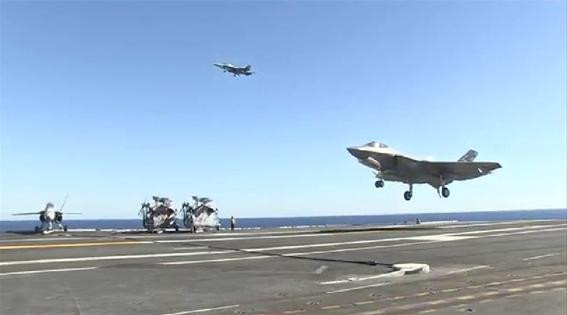Ngày 3 tháng 11 năm 2014, máy bay chiến đấu F-35C lần đầu tiên hạ cánh thành công có cáp hãm đà trên tàu sân bay USS Nimitz Hải quân Mỹ