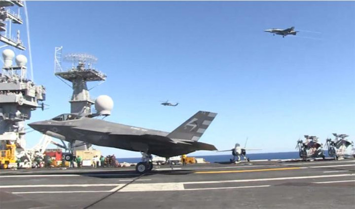Ngày 3 tháng 11 năm 2014, máy bay chiến đấu F-35C lần đầu tiên hạ cánh thành công có cáp hãm đà trên tàu sân bay USS Nimitz Hải quân Mỹ