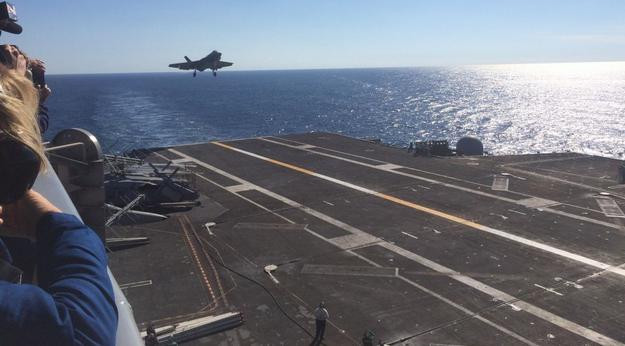 Ngày 3 tháng 11 năm 2014, máy bay chiến đấu F-35C lần đầu tiên hạ cánh thành công có cáp hãm đà trên tàu sân bay USS Nimitz Hải quân Mỹ
