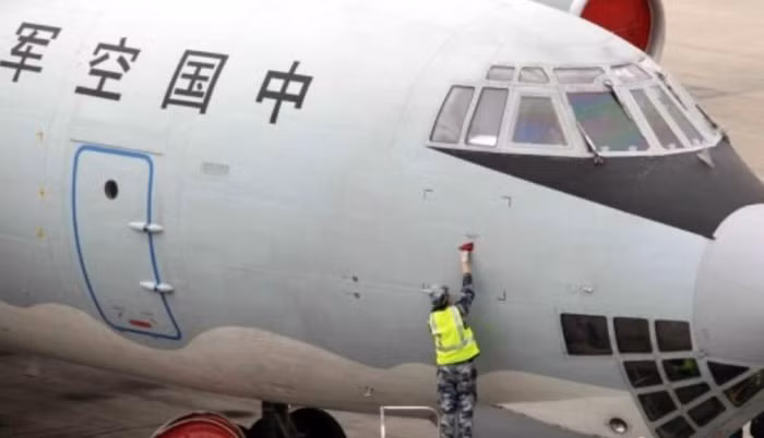Máy bay vận tải của Không quân Trung Quốc tìm kiếm MH370 ở Ấn Độ Dương Máy bay vận tải của Không quân Trung Quốc tìm kiếm MH370 ở Ấn Độ Dương