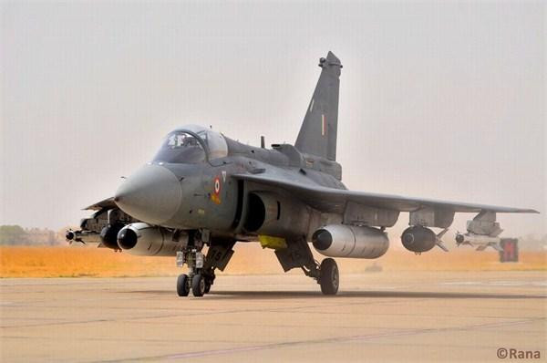 Máy bay chiến đấu hạng nhẹ LCA Tejas Ấn Độ Máy bay chiến đấu hạng nhẹ LCA Tejas Ấn Độ