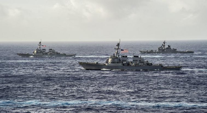 Hạm đội liên hợp Hải quân ba nước Mỹ-Ấn-Nhật tiến hành diễn tập liên hợp "Malabar-2014" ở đông Okinawa từ ngày 24 đến ngày 30 tháng 7 năm 2014.