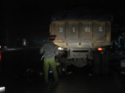 Hiện trường vụ tai nạn khiến hai nam thanh niên tử vong. Hiện trường vụ tai nạn khiến hai nam thanh niên tử vong.