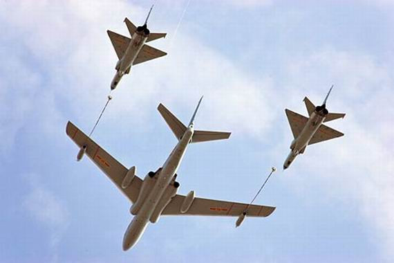 Không quân Trung Quốc tiến hành huấn luyện tiếp dầu trên không