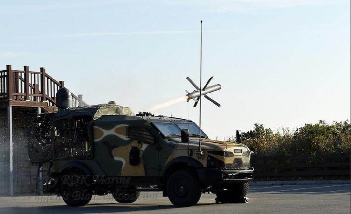 Tên lửa Spike do Israel chế tạo, được Hàn Quốc triển khai đối phó CHDCND Triều Tiên Tên lửa Spike do Israel chế tạo, được Hàn Quốc triển khai đối phó CHDCND Triều Tiên