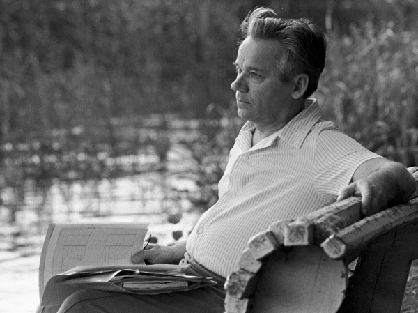 Mikhail Kalashnikov lúc còn trẻ Mikhail Kalashnikov lúc còn trẻ