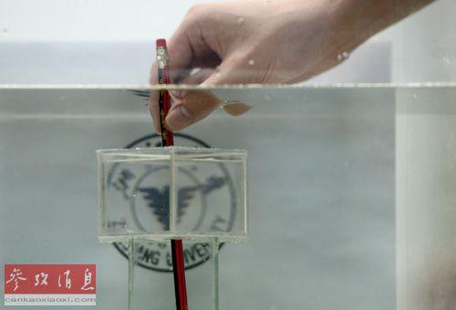 Giáo sư Trung Quốc Trần Hồng Thắng trình bày công nghệ tàng hình. Giáo sư Trung Quốc Trần Hồng Thắng trình bày công nghệ tàng hình.