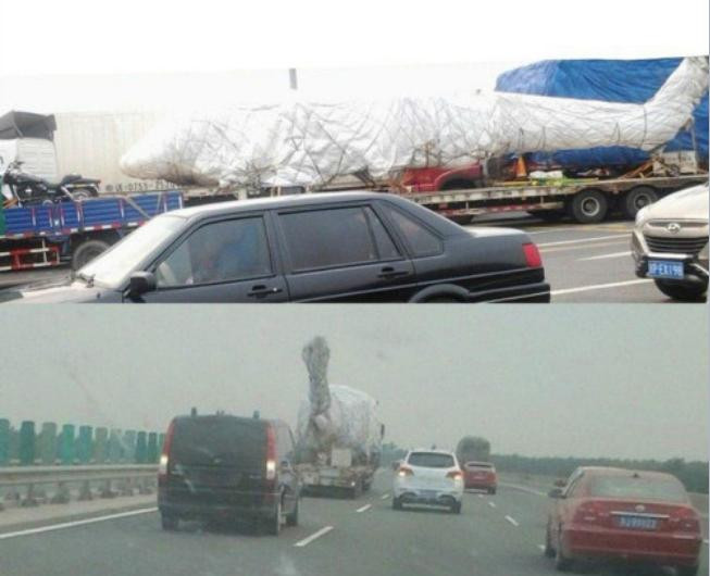 Máy bay trực thăng Z-20 được chở trên đường phố Máy bay trực thăng Z-20 được chở trên đường phố